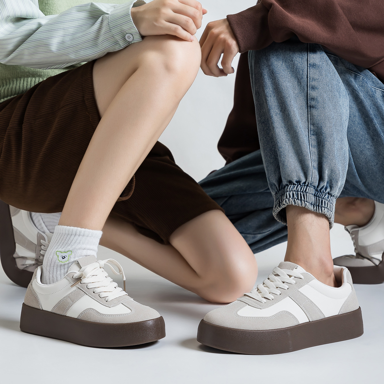 Hombres y mujeres zapatos deportivos casuales de moda zapatos para hombres zapatos coreanos de suela gruesa zapatos blancos pequeños zapatos de entrenamiento de otoño F8862 image 5