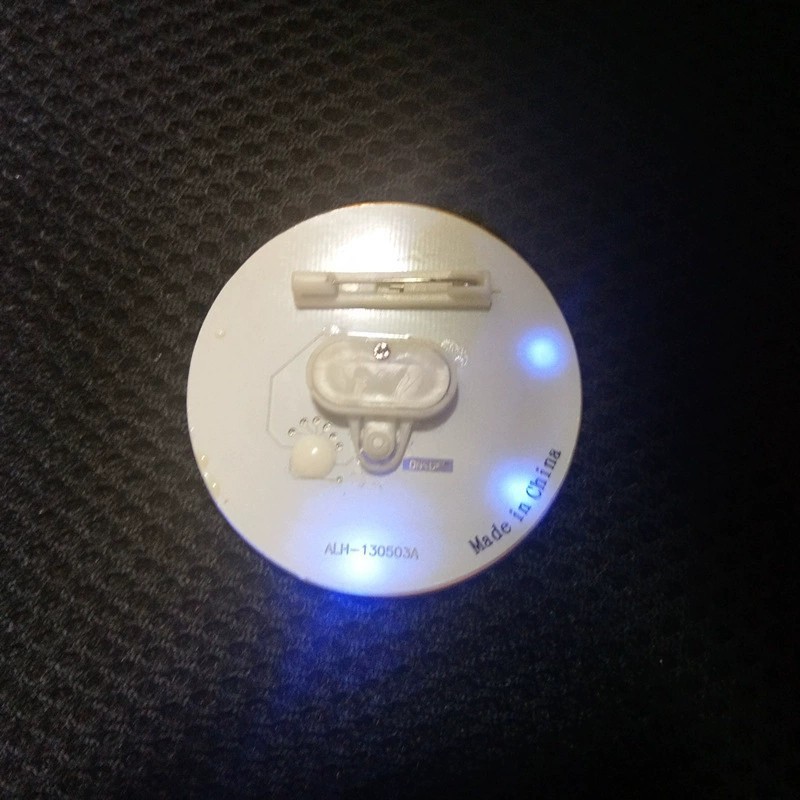 Orden Flash insignia hebilla magnética insignia luminosa LED electrónica luminosa insignia empresa aniversario evento suministros