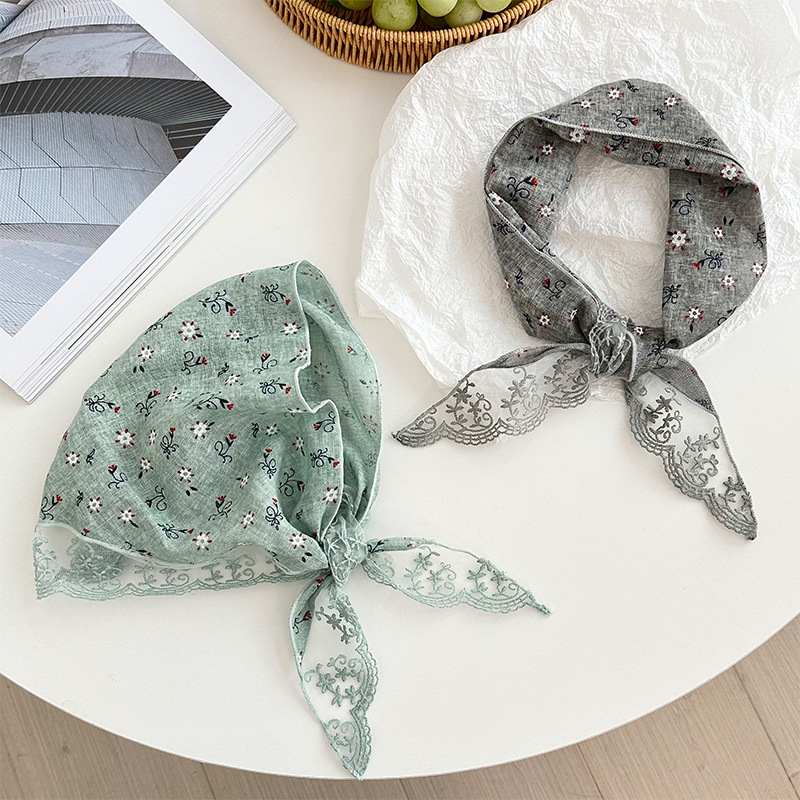 Bufanda de seda Bufanda triangular con borde de encaje Bufanda de mujer Pequeño estilo pastoral fresco bolso floral decorativo pañuelo para el cabello