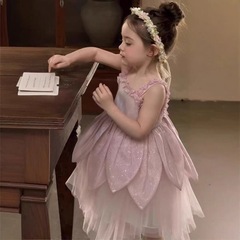 女の子の韓国版のベストスカート2025春の新型子供の洋風の流行のピンクのスカートの中で子供の春の服のスカート