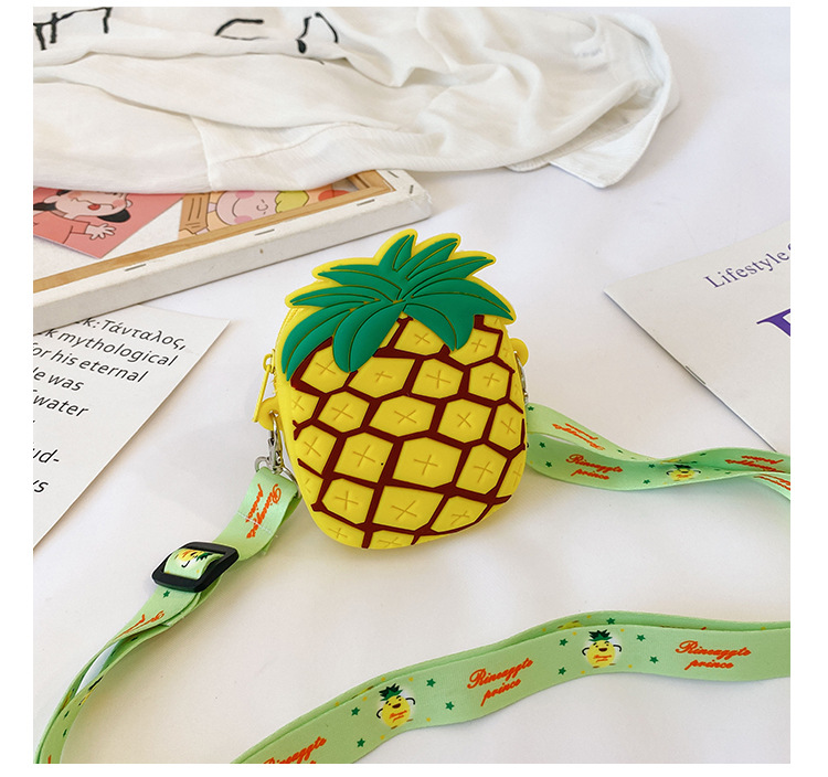 Korean Cartoon Silicone Fruit Milkshake Cute Shoulder Bag display picture 7