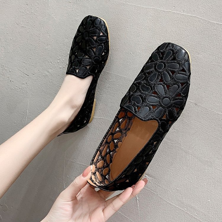 Zapatos individuales de cabeza cuadrada para mujer 2025 nuevos zapatos bordados para mujer zapatos de verano huecos para mujer zapatos de frijoles planos para mujer