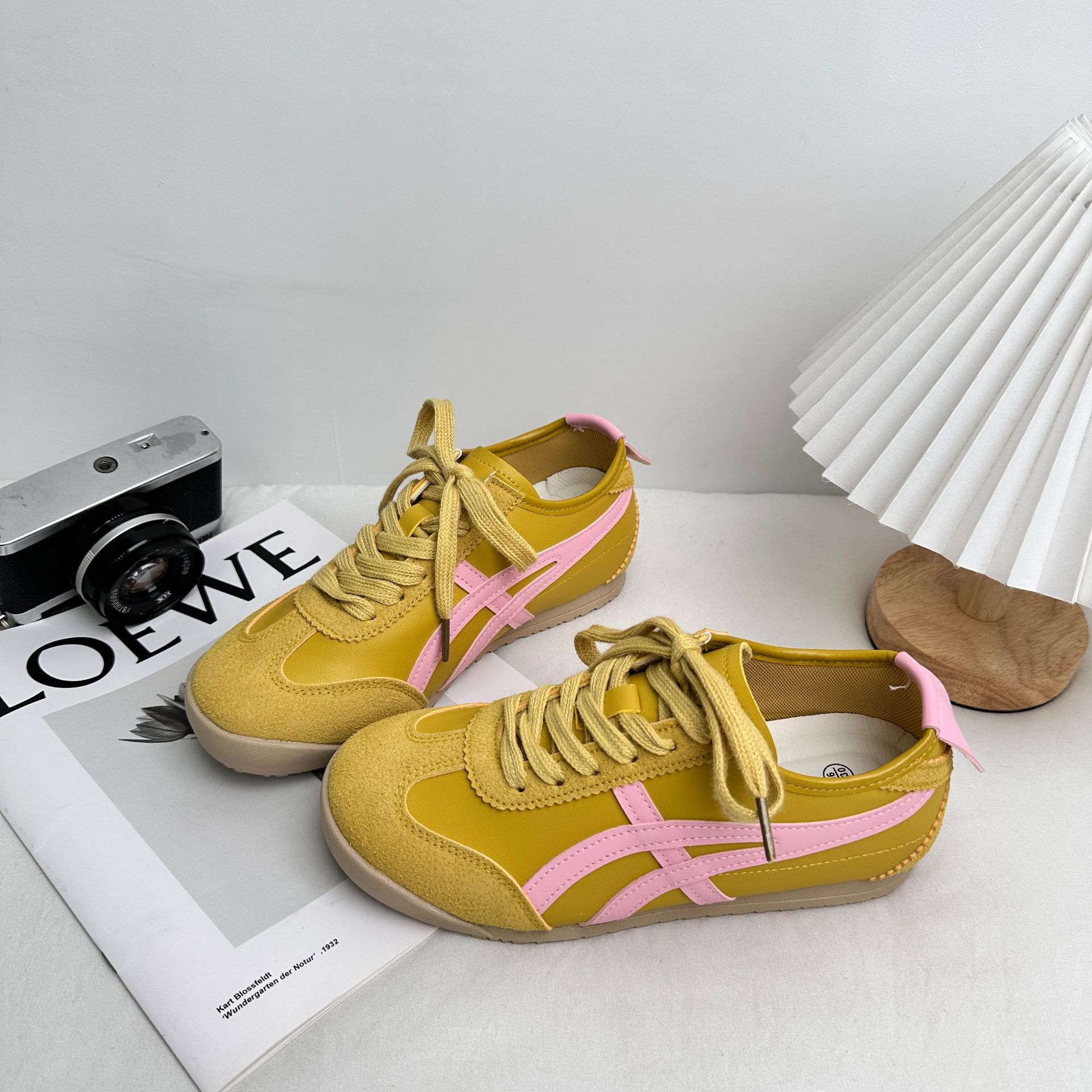 A9897 Plantillas de látex/zapatos de tablero A-Gump ligeros zapatos de mujer 2025 nuevos zapatos blancos estilo Hong Kong zapatos de entrenamiento alemán image 4