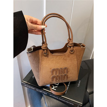 2025简约休闲小众包包女士韩版潮流字母单肩包高级感女包御姐风