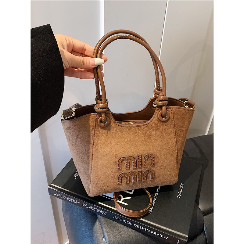 2025简约休闲小众包包女士韩版潮流字母单肩包高级感女包御姐风