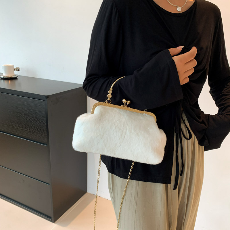 Otoño e Invierno bolso de La felpa ins moda perla bolso de hombro de alta calidad personalidad diseño cadena bolsa para las mujeres