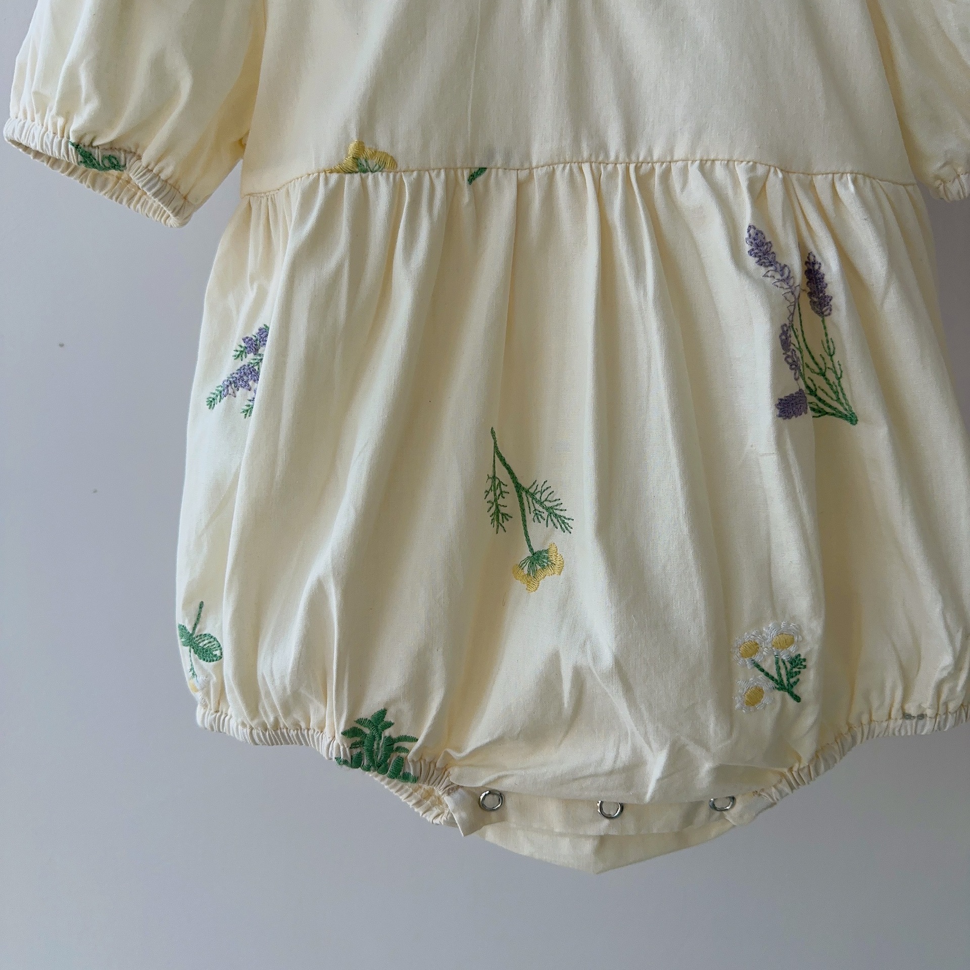 Ropa de verano para niños pequeños, estilo coreano fino, novedad de verano 2025, pelele de jacquard con mangas abullonadas para bebé, conjunto de verano para bebé image 4