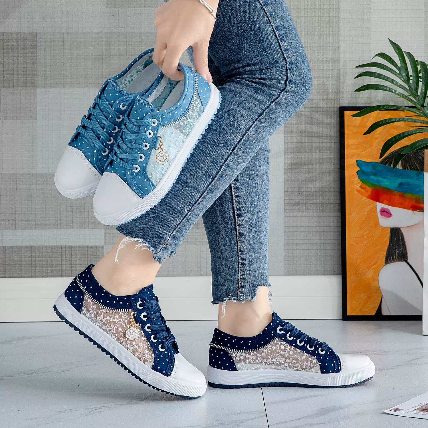 В summertime denim casual footwear: Korean Style Sports Shoes, 2018 Edition, Lightweight 0.57kg - переведено: Летняя джинсовая повседневная обувь: кроссовки в корейском стиле, выпуск 2018 года, лёгкий вес 0,57 кг