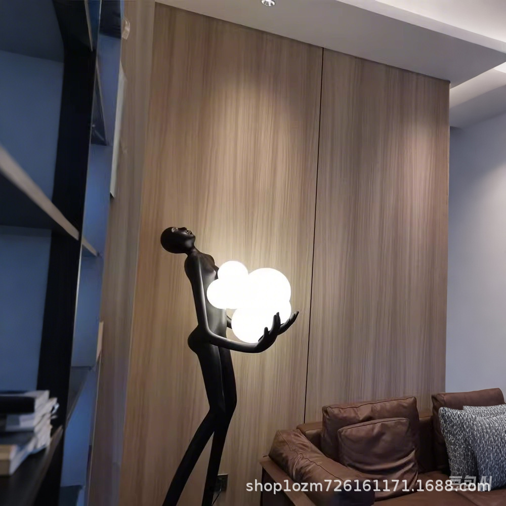 Escultura humana lámpara de piso de pelota del vestíbulo del hotel decoración abstracta del cuerpo humano lámpara de vestíbulo de piso simple moderna