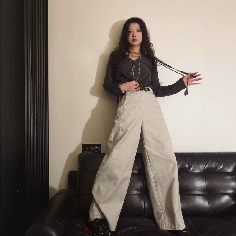Designer women's clothing: light heather gray wide-leg jeans for women, high-waisted, loose-fitting, retro casual straight-leg wide-leg pants Designer women's clothing: light heather gray wide-leg jeans for women, high-waisted, loose-fitting, retro casual straight-leg wide-leg pants