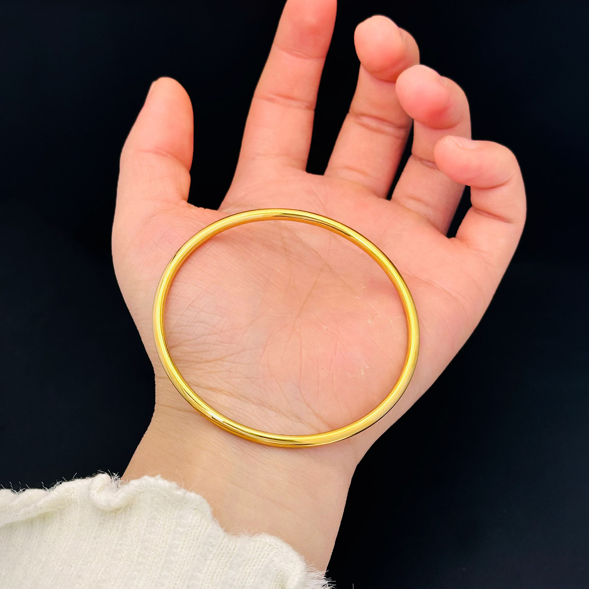 Lleno de peso, herencia de métodos antiguos sólidos, brazalete de oro nacional que no se desvanece, joyería de pulsera de acero de titanio simple femenino