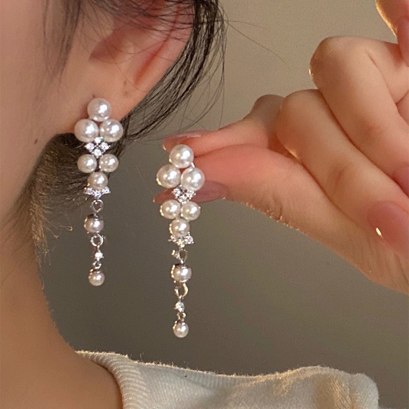 Pendientes de perlas con borla de flores de alta calidad con aguja de plata Pendientes de todo fósforo de moda francesa de nuevo estilo Pendientes de alta calidad de lujo ligero