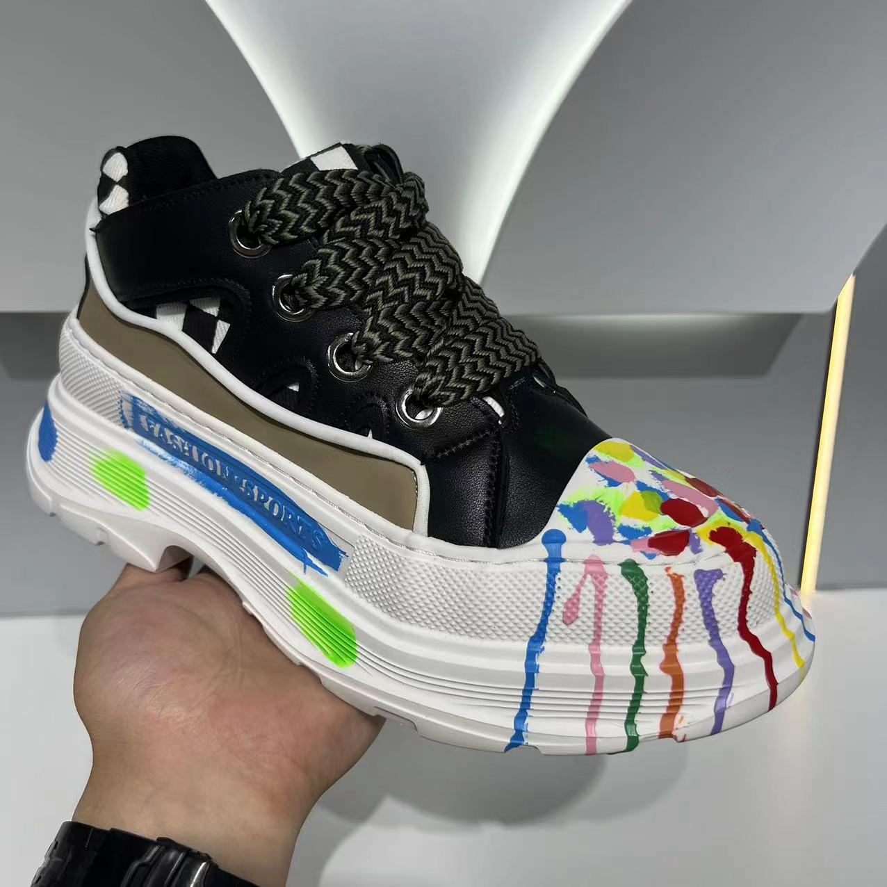 Casual Sneakers For Men With Personalized Graffiti Design_voghion.com