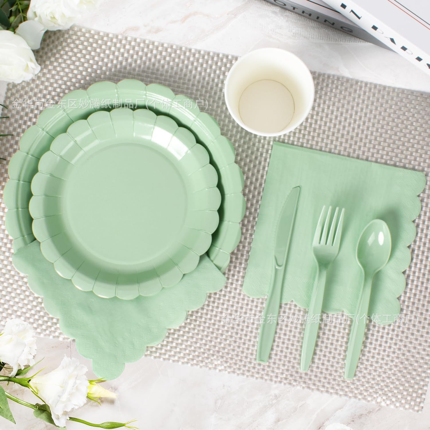 Nuevos platos de fiesta de encaje de color sólido transfronterizo con toallas de papel desechables para la cena familiar