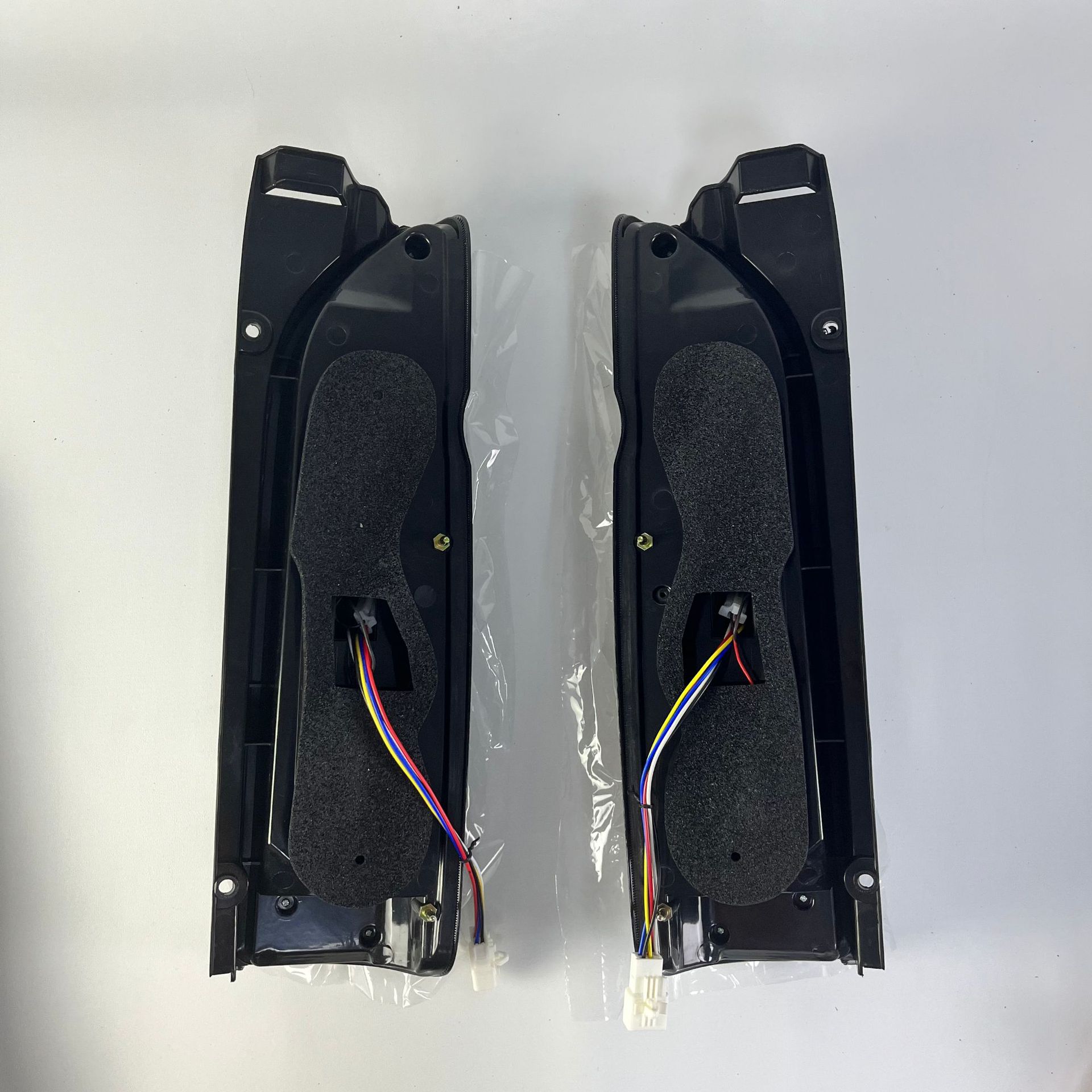 Suitable for 05-18 Toyota Hiace Hiace 200 Series Modified Led Taillights, Brake Lights, Flowing Water Turn Signals