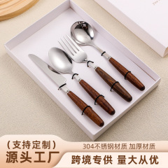 304ステンレスナイフフォークスプーン食器4点セットレトロ胡桃木家庭用西洋食器ステーキナイフフォークギフトボックス
