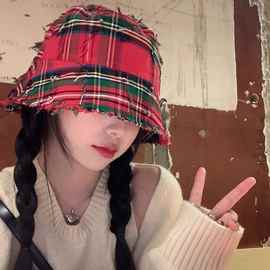 红色格纹渔夫帽子女2022年春季新款小众设计新年红复古盆帽显脸小