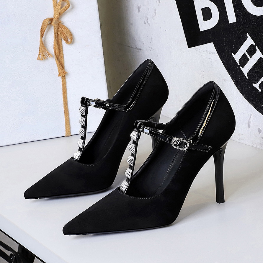 1826 European And American Style Banquet Fashion Silver Rivet T-Strap Shallow Mouth Stiletto Sexy Women Shoes Ultra High_vogvips.com