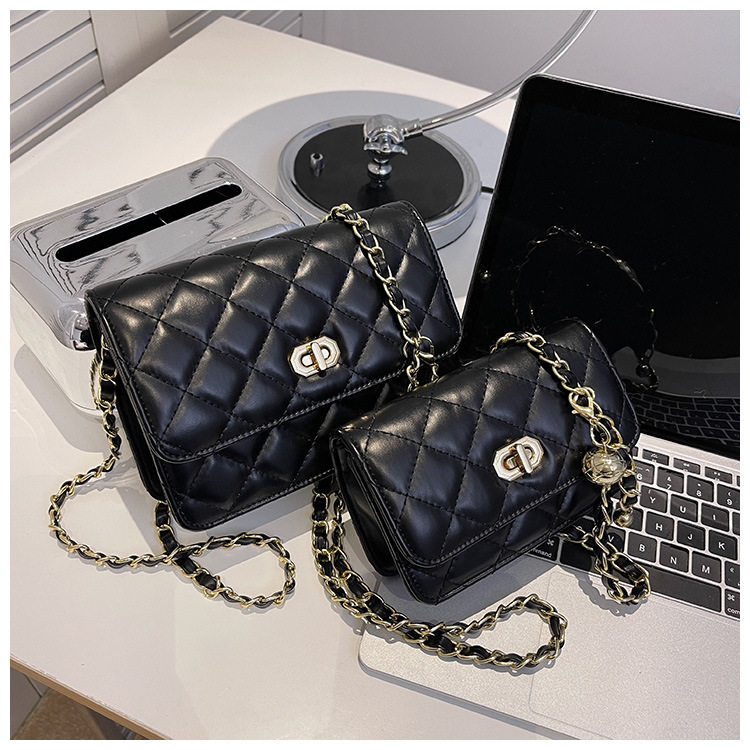 Lock  Fashion Embroidery Thread Simple Chain Bag 2022 Spring And Summer Small Square Bag19.5*13.5*6.5cm display picture 3