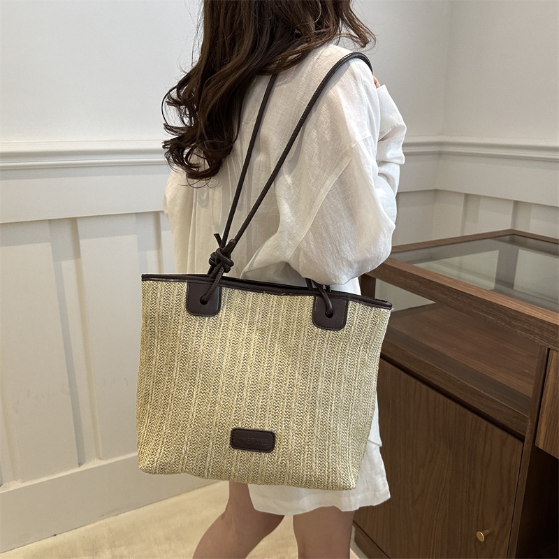 Bolsa de paja tejida para mujeres 2024 verano nuevo mochila portátil versátil bolso de balde de agua de estilo exterior bolso de trabajo