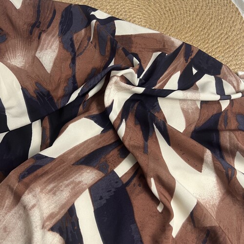 Fabric for four-sided printed chiffon clothing, suitable for spring and summer shirts, tops, and dresses.