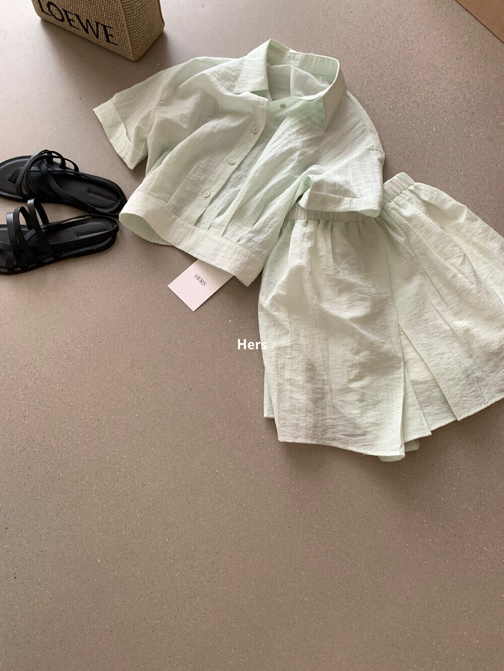 Bộ hai mảnh áo sơ mi ngắn phối quần short cạp chun nữ — xám đậm, màu hồng chi tiết 15