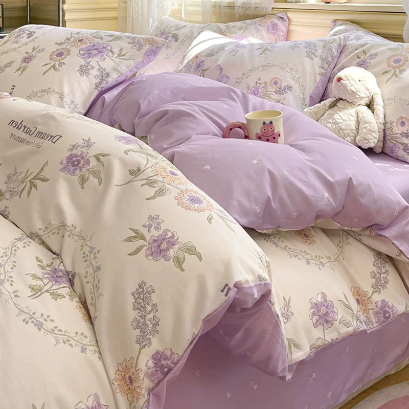 Хлопковое универсальное пододеяльник/наволочка? холодный уточнение: duvet cover = пододеяльник. Autumn = осень. So: "Хлопковое универсальное пододеяльник для осени"