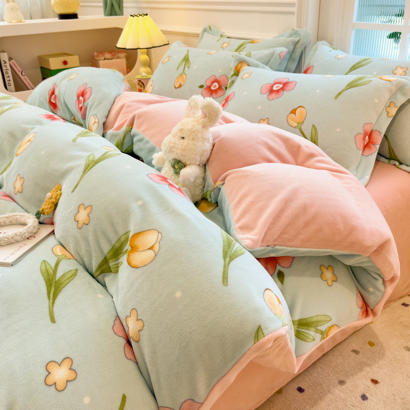 Invierno engrosado cama de seda de leche de cuatro piezas de seda de coral sábanas de seda de bebé cubierta de seda de calor y seda de tres piezas