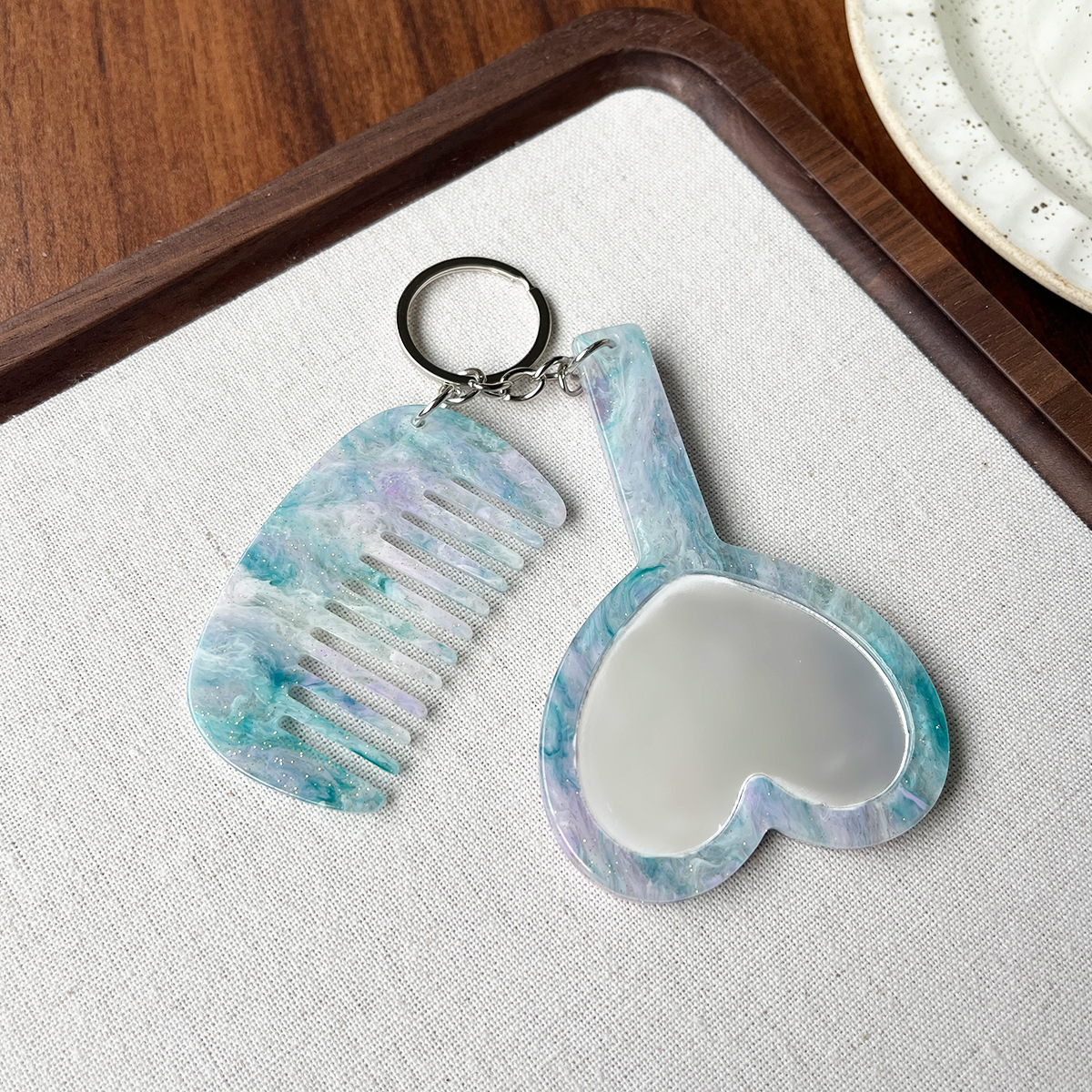 Espejo de maquillaje portátil portátil en forma de corazón de alta definición, espejo de maquillaje para estudiantes, espejo pequeño, artefacto de maquillaje