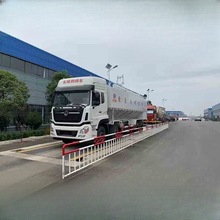 东风天锦散装饲料车12吨24方散装饲料运输车厂家饲料罐价格