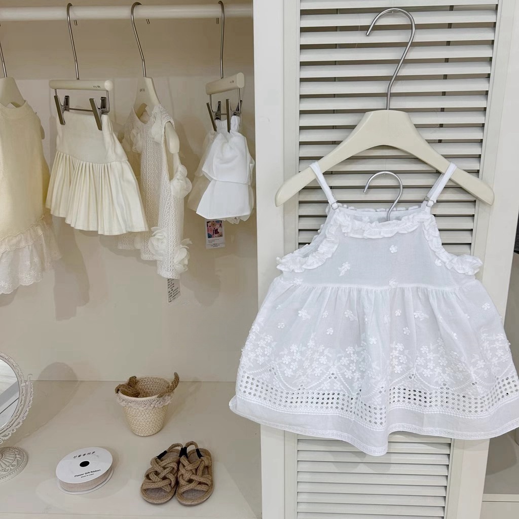 2025 primavera y verano niña camiseta de chaleco gris falda de tirantes blanca falda de tirantes de malla de dos piezas de moda occidental