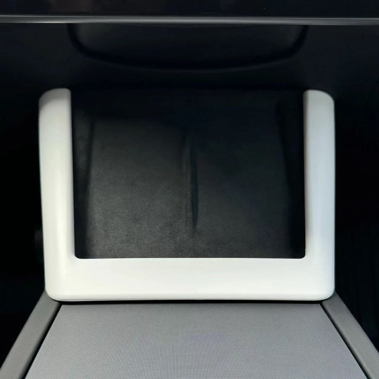 Suitable for Tesla's New Version of Model Y/3 Central Control Wireless Charging Trim Protective Cover Interior Accessories Color Change