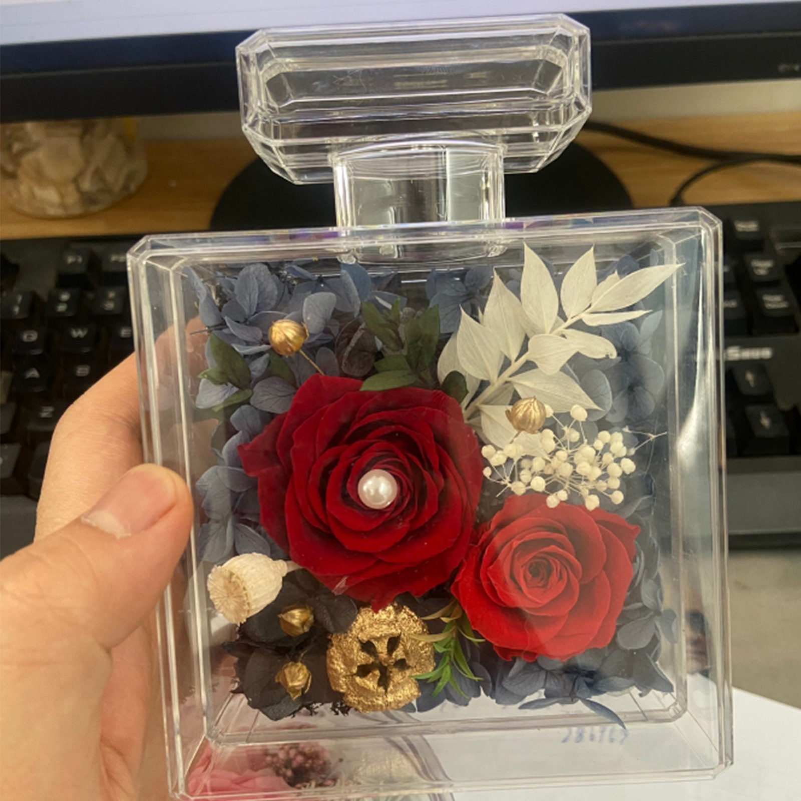 Flor eterna Botella de perfume rosa Caja de regalo de acrílico terminado Regalo de flor real del día de San Valentín Flor eterna Adornos de alta calidad