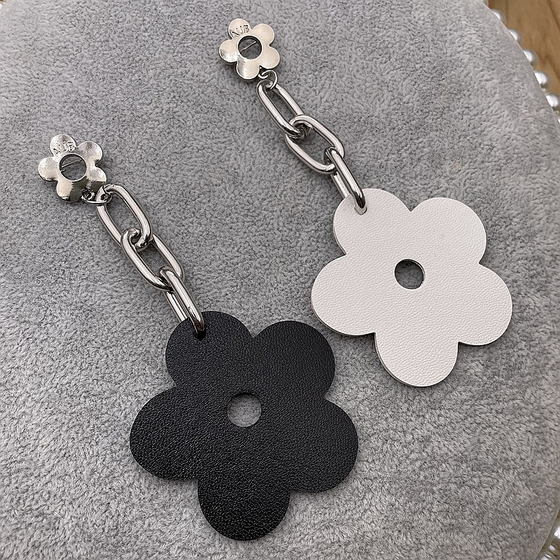 现货批发花朵PU链条挂件带扣针饰品 服装包包袜子装饰饰品DIY辅料