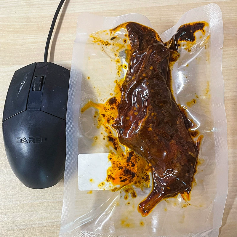 Холоднокулинарный пряный заяц, нежный заяц с лапами по-скучану Сычуань, Чэнду, Шуанглю Ma, фирменный магазин, пряное ручное вытащивание зайчатины, приготовленное блюдо