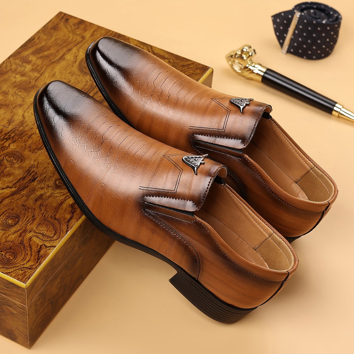 现货速发5003大码韩版小方头复古休闲鞋子  一脚蹬鳄鱼纹套脚皮鞋