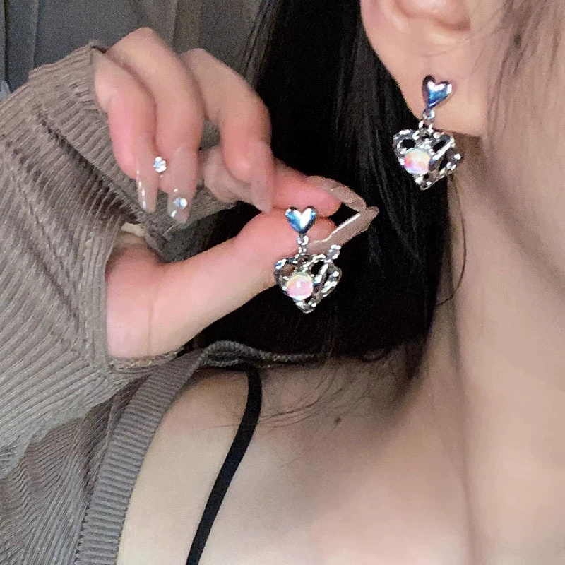 Серебряная игла, дизайнерские серьги, коллекция 2023 года, тренд сезона