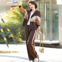 お母さんの春の服のスポーツのスーツの洋風の2025新型の中高年の女性の春秋のコートのカジュアルな2つのセットの母の日