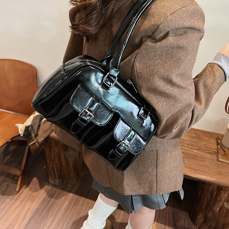 手提包秋冬质感复古PU油蜡皮枕头腋下包波士顿通勤休闲包包女跨境