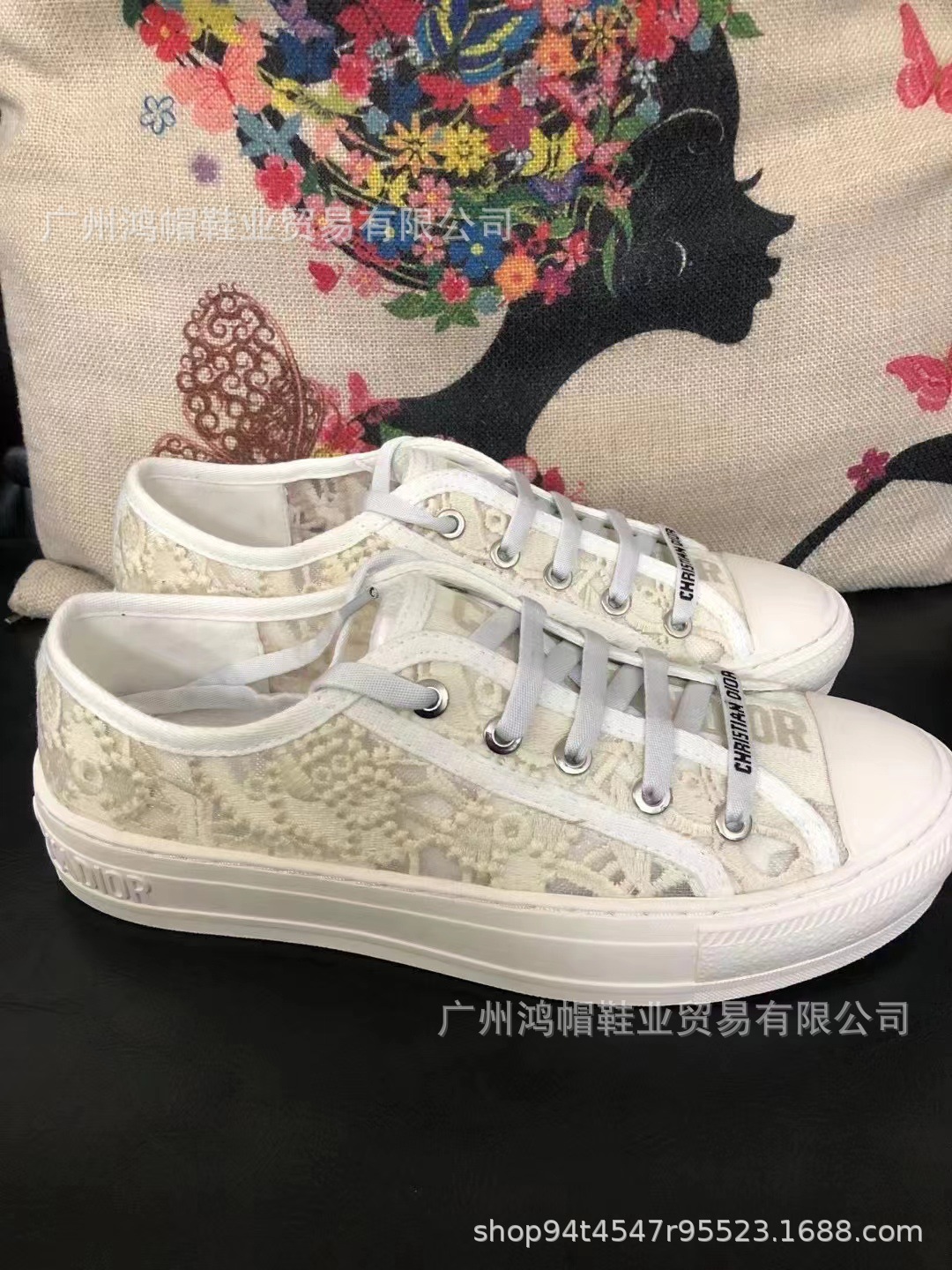 2024 Estación europea Primavera Nuevo estilo Bordado Alfabeto D Hogar Mujer Trendy ins Todo fósforo nicho Otoño Zapatos de lona plana Fondo plano