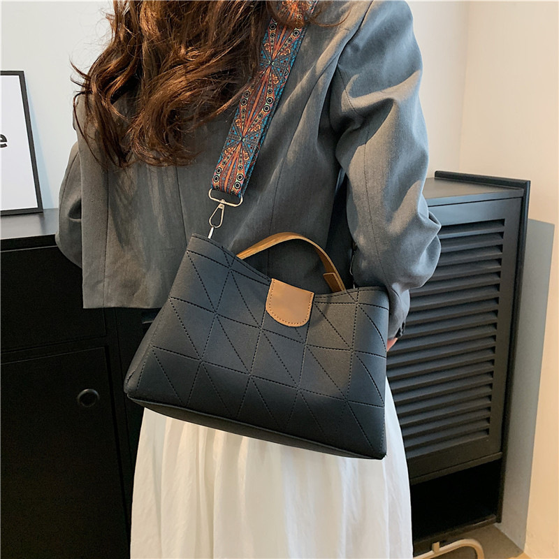 Bolso de mujer de estilo extranjero, bolso de mano de alto nivel, 2024 nuevo tipo de bolso de hombro pu, bolso de moda coreana, bolso de cinturón ancho, bolso de mano