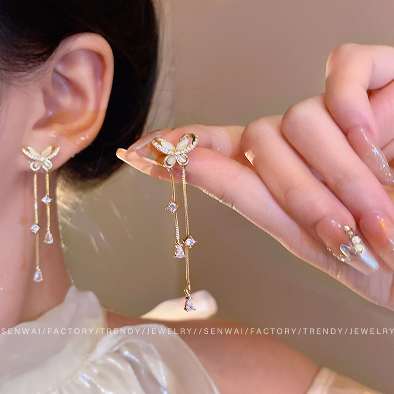 Pendientes de borla de circonio con garra de sentido avanzado de plata 925 Pendientes largos de temperamento de nicho de lujo ligero femenino Pendientes delgados de cara redonda