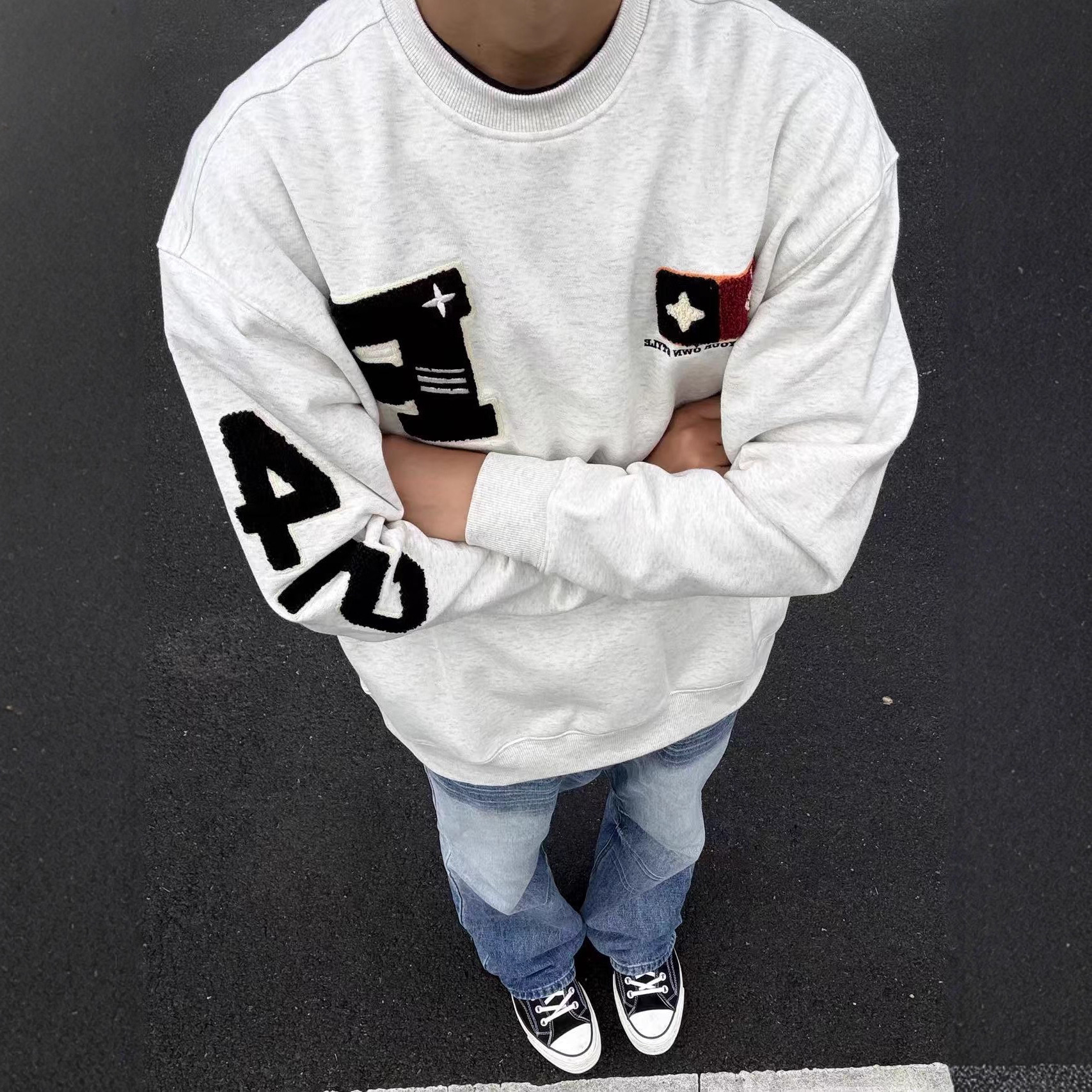 American High Street Sweatshirt mit Buchstabenstickerei und Rundhalsausschnitt für Herren, Herbst/Winter 2025, vielseitig, aus reiner Baumwolle, lässig für Paare_voghion.com