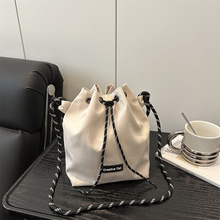 �����\�����eˮͰ�����sС��ͨ�ڰٴ�Ů�����K���＾������б���