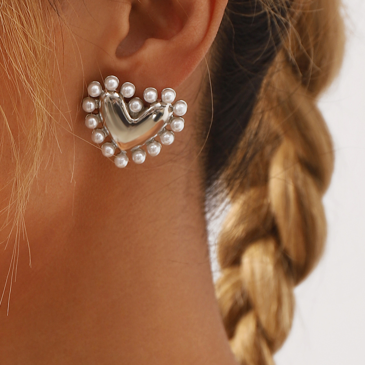 Elegant retro small design earrings pearl heart shaped