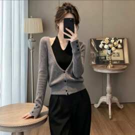 6091法式假两件V领挂脖针织衫女春秋时尚微显瘦减龄百搭毛衣上衣