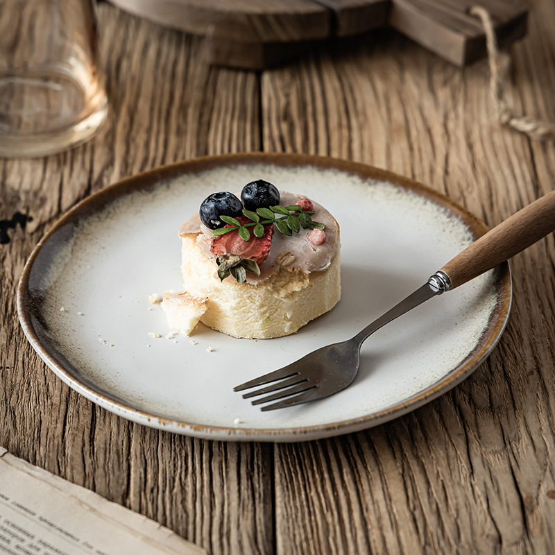Platos retro de borde marrón platos de cerámica casera platos de platos japoneses al por mayor platos de platos redondos platos de comedor platos de postres