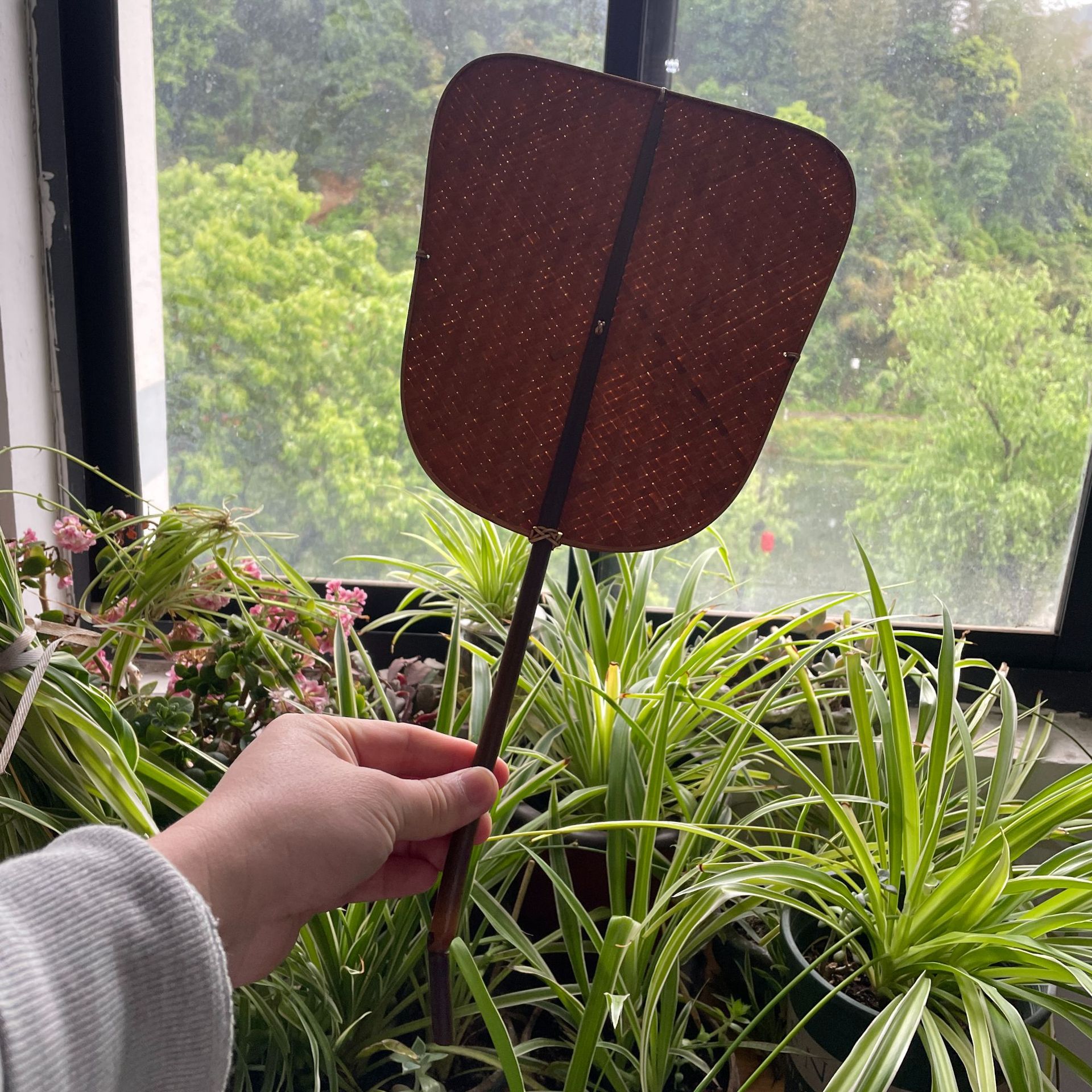 Ventilador tejido de bambú hecho a mano Ventilador tejido de bambú estilo retro chino ventilador tejido de bambú de pintura grande ventilador redondo engrosado Pu ventilador verde