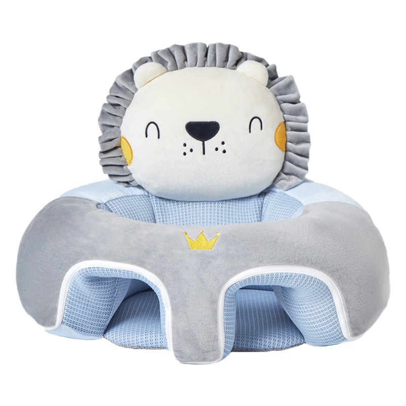 赤ちゃんは椅子に座ることを学びます。