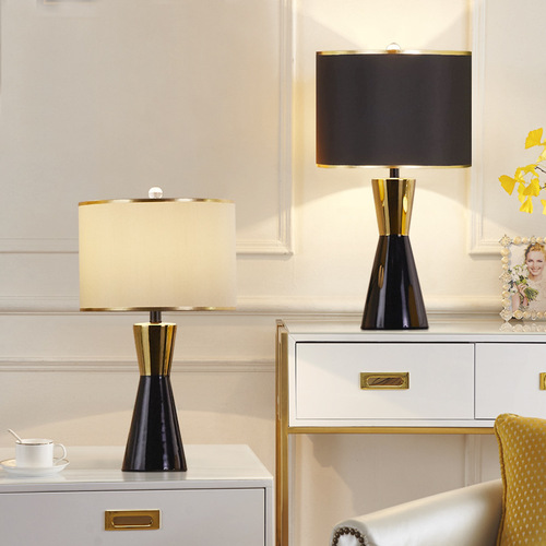 American light luxury ceramic table lamp, Nordic bedroom bedside lamp, living room decoration, European style hotel, simple modern creative lamp